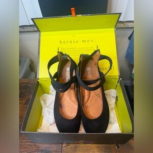 Bernie Mev Women's Black Monica Suede Ballet Flat Size 39/ US Size 8